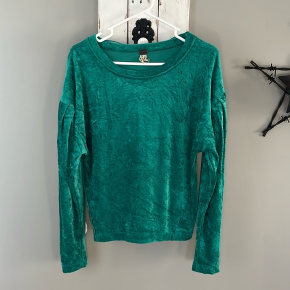 Beautiful green We The Free crushed velvet look top - Picture 1 of 7